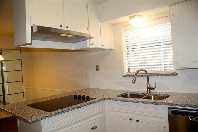 Building Photo - 312 Cannon Dr
