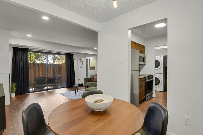 Foto del edificio - 7995 E Mississippi Ave