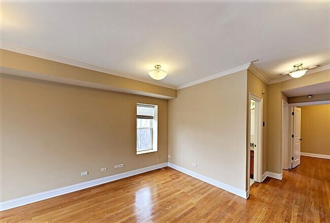 Building Photo - 2900 N Talman Ave