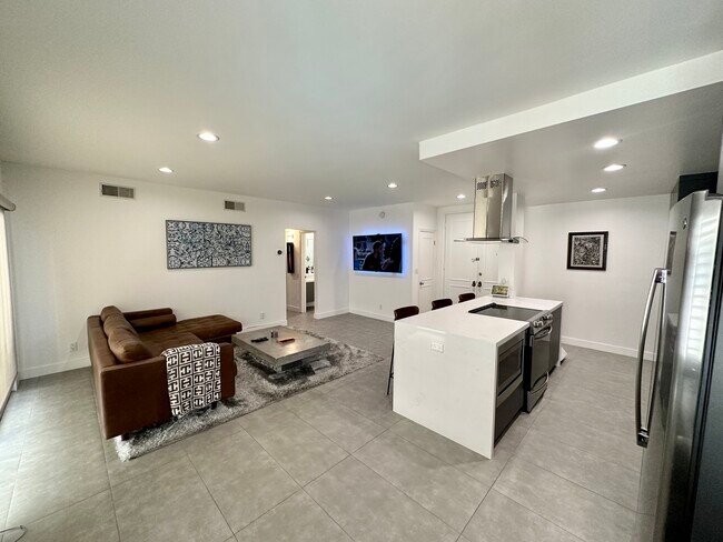 Foto del edificio - 621 S Barrington Ave
