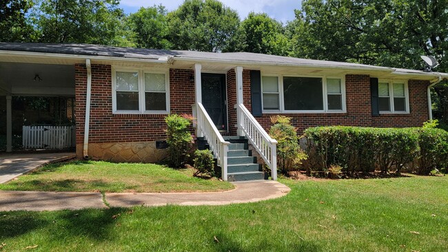 Building Photo - Brick Ranch Home Located on large Corner L...