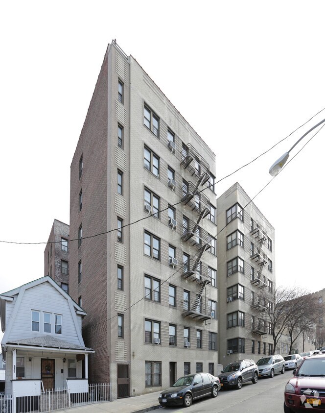Building Photo - 655 E 228th St