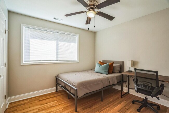 Foto del edificio - Stylish, Newly-Renovated Home in Raleigh with Great Location!