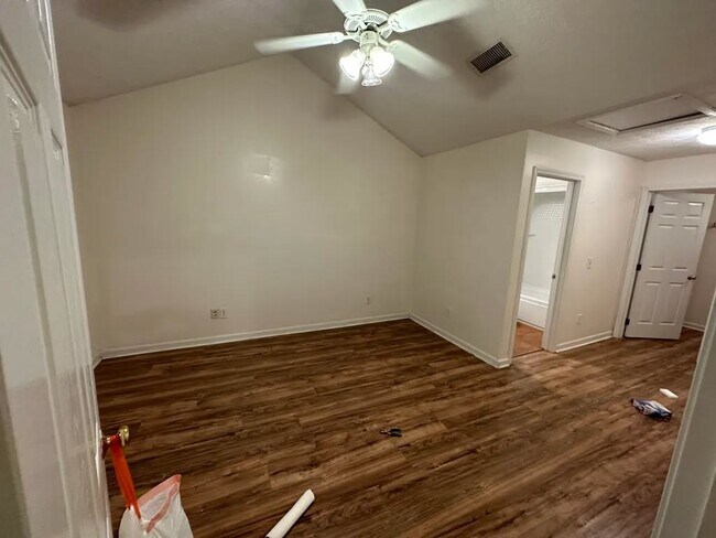 2.º dormitorio en la planta alta - 367 Jack Hampton Dr