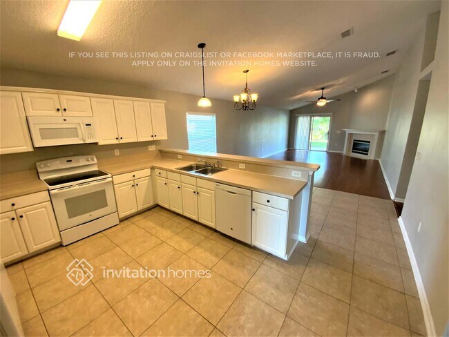Foto del edificio - 909 N Lilac Loop