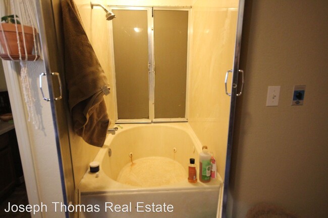 Building Photo - 718 W 1720 N