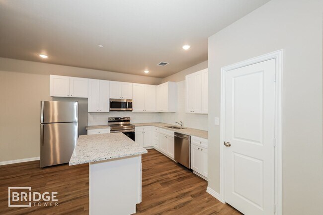 Building Photo - 1208 Sunnyvale Ln