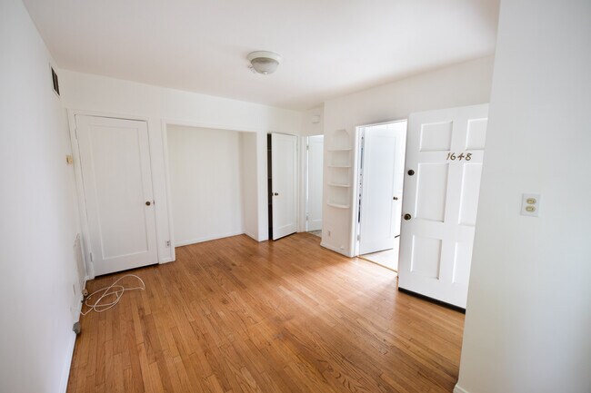 Foto del edificio - 1648 McCollum Pl