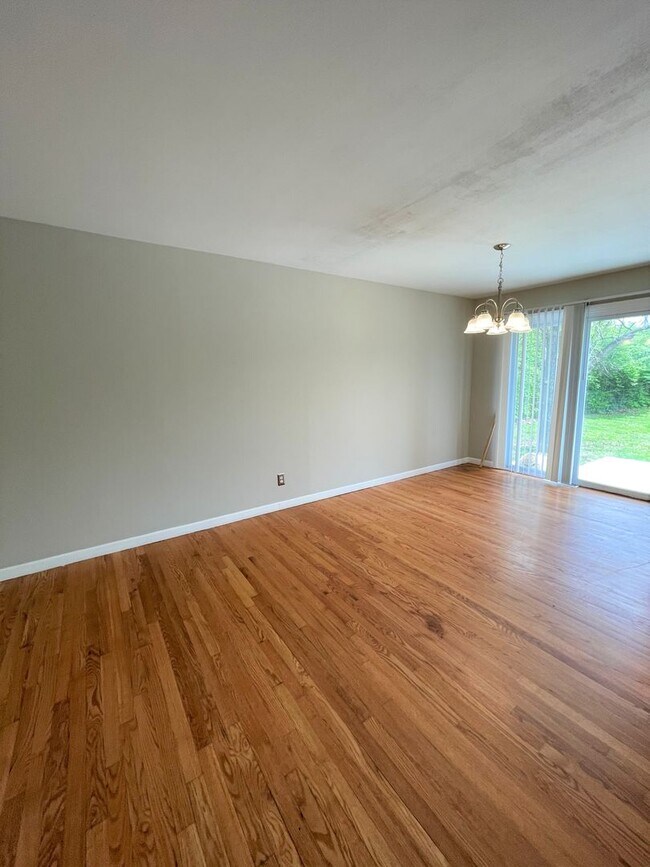 Foto del edificio - SINGLE FAMILY LOCATED IN MANCHESTER, off 1...