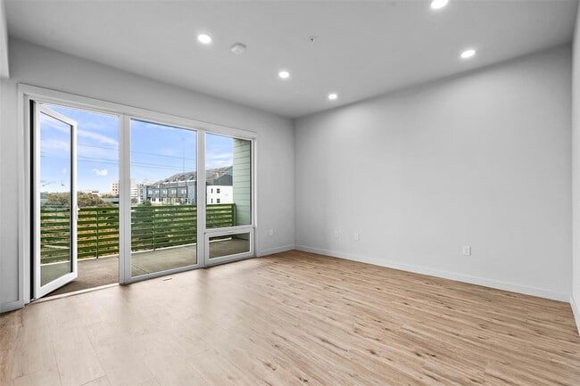 Building Photo - 4004 Banister Ln