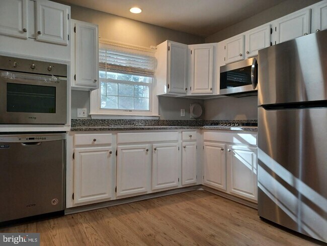 Building Photo - 36 Windflower Dr