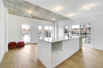 Building Photo - 4240 Rue Augustin Frigon