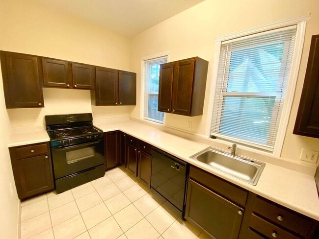 Foto del edificio - 5009 Roland Ave