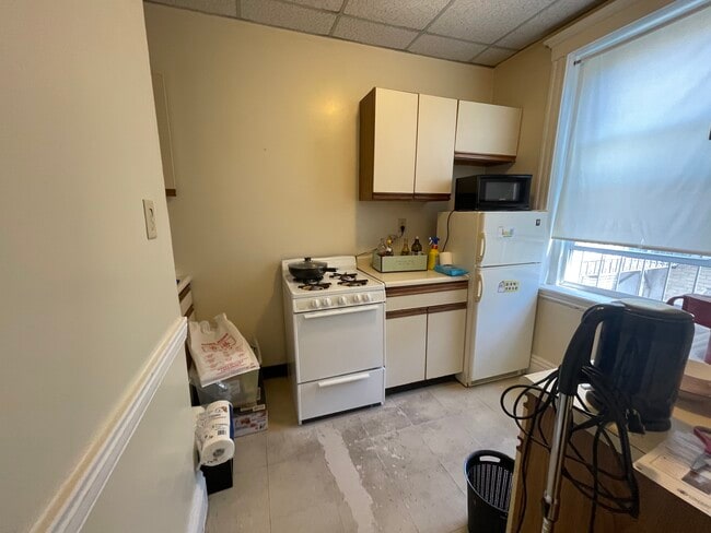 Building Photo - 164 Kelton St