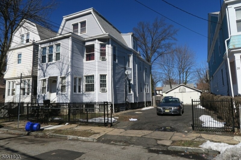 Primary Photo - 41-43 Finlay Pl
