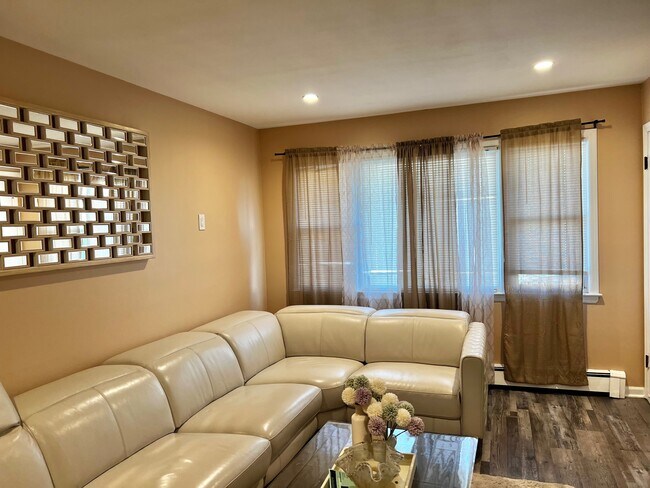 Foto del edificio - 18 Searing Ave