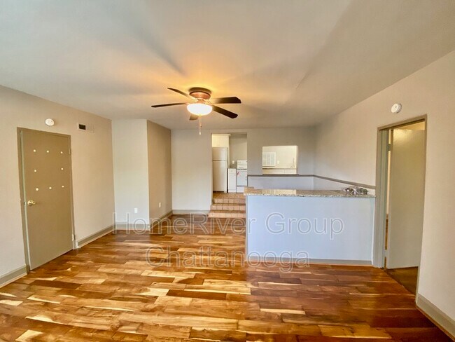 Foto del edificio - 4911 Sunnyside Ave