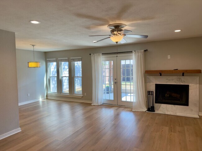 Foto del edificio - Single Story 2/2.5 in NW Austin