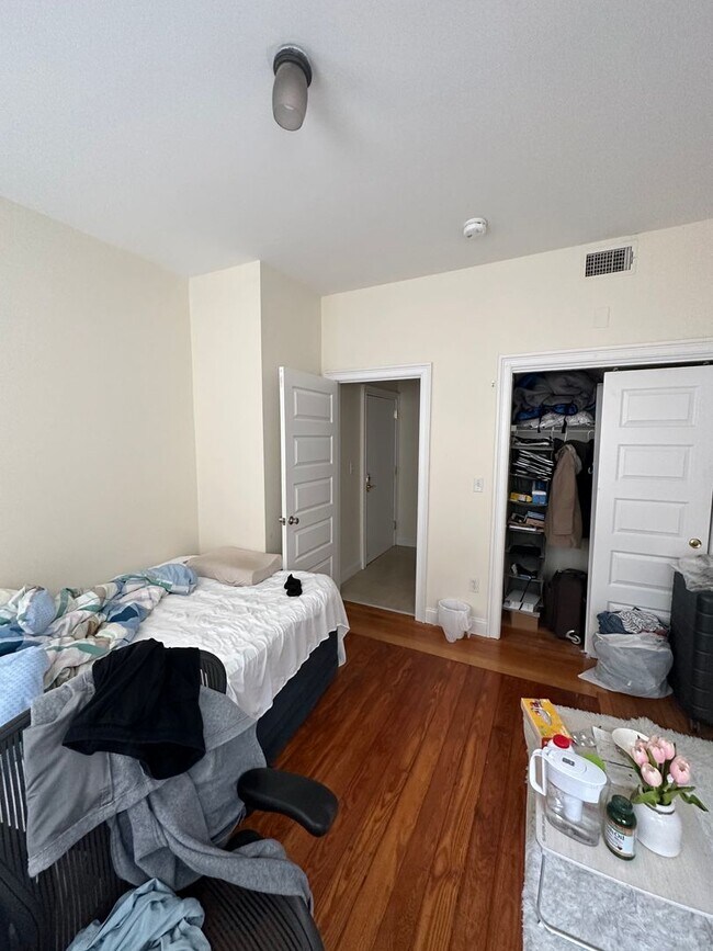 Foto del edificio - Allston 2 Bed / 2 Bath – No Broker Fee – Central A/C – 9/1