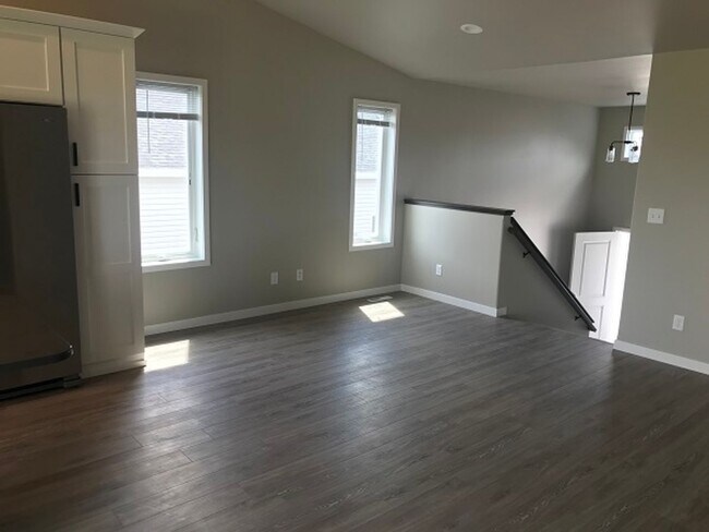 Foto del edificio - 4 Bed 2 Bath Single Family Home
