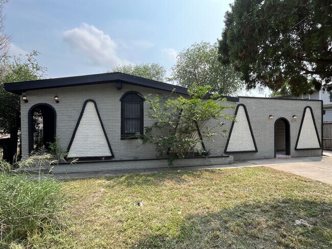 Foto del edificio - 3309 Mahan Dr