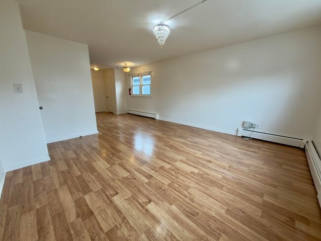 Building Photo - 215 Seaview Ave