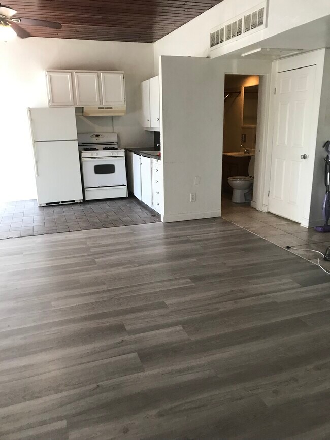 200 E Algonquin Rd Unit 200, Algonquin, IL 60102 Apartments in