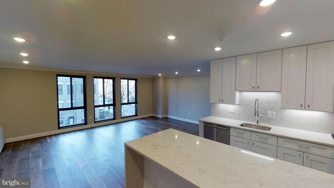 Building Photo - 1280 21st St NW