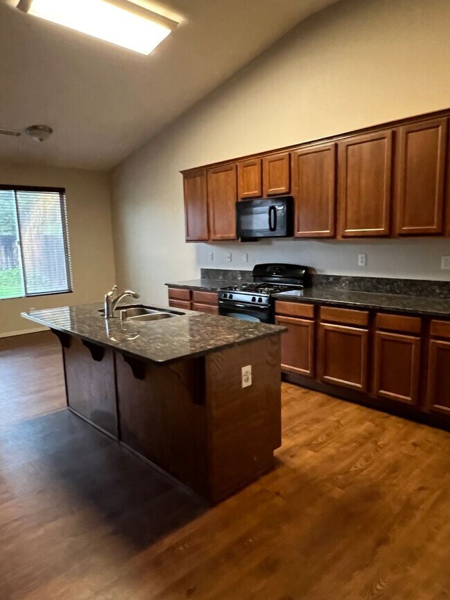 Foto del edificio - 1976 Arneis Ave