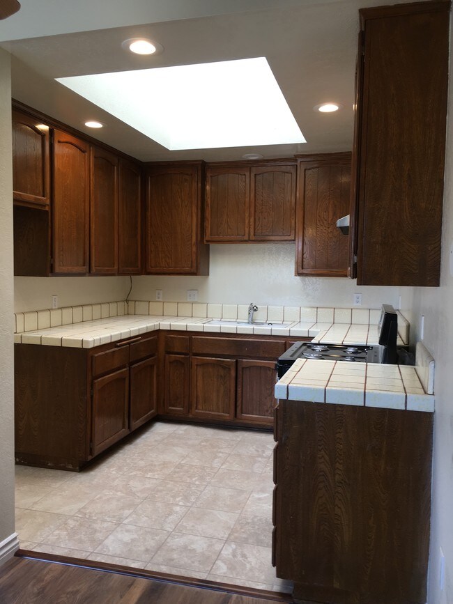 Building Photo - 1424 Cabrillo Ave