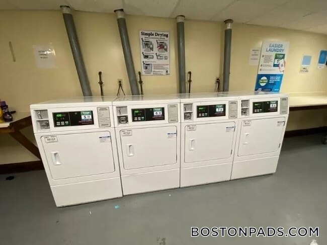 Building Photo - 44 Estes St