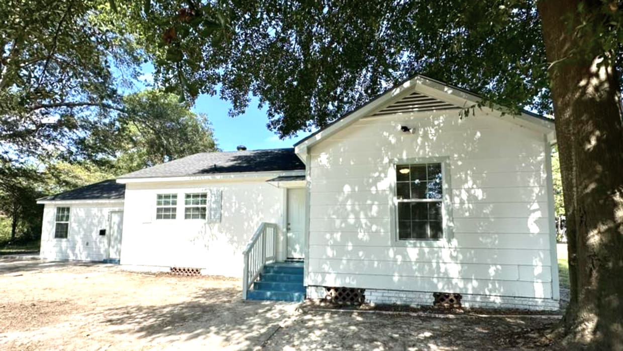 Photo - 4655 Fairfields Avenue (3 Bed/1 Bath)