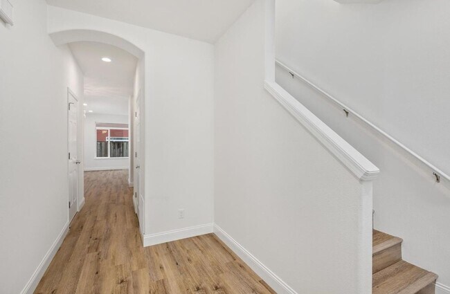 Building Photo - 20778 SW Skiver Street ~ Stunning Home in ...