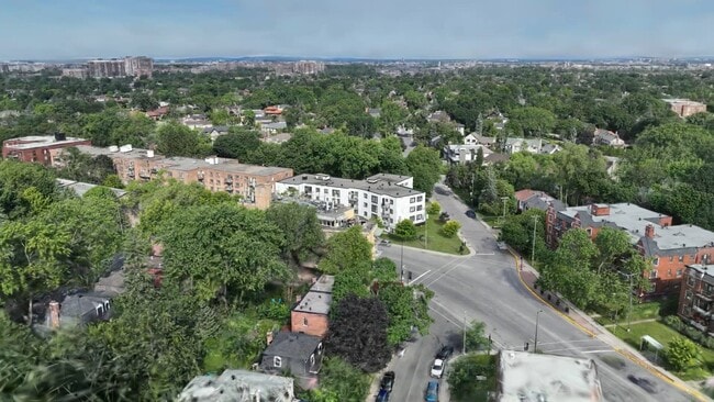  - 6001-6101-6151 Cote Saint-Luc Road