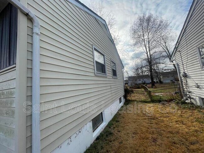 Building Photo - 360 Shepley Dr
