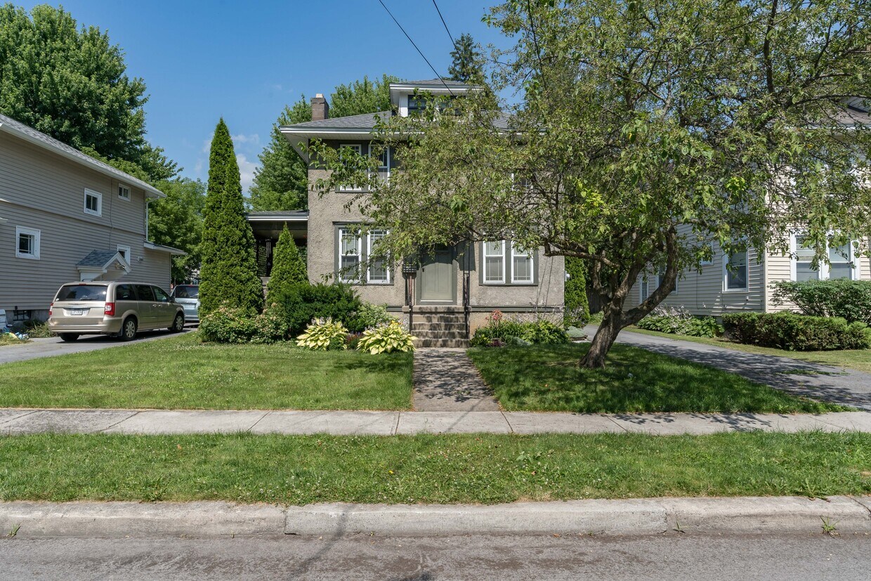 Primary Photo - 721 Nellis St