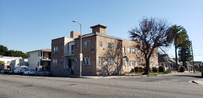 Building Photo - 4530 S Normandie Ave
