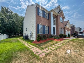 Building Photo - 13615 Tree Leaf Ct