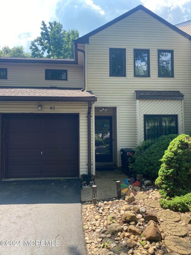 Foto del edificio - 65 Orange Dr