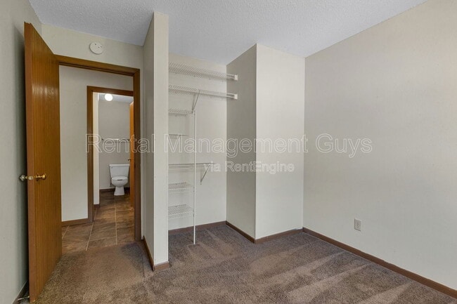 Foto del edificio - 133 Cedar Ct E