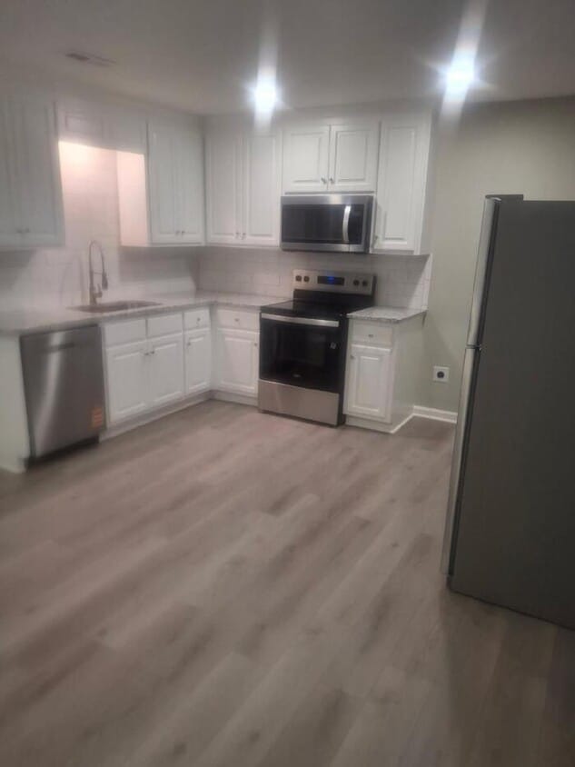 Building Photo - 2 Bedroom 1.5 Bath