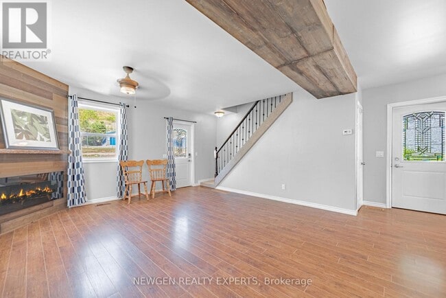 Photo du bâtiment - 4419 HWY 7 HIGHWAY