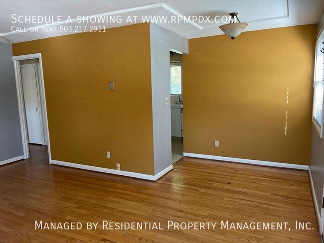 Building Photo - 5231 NE Hassalo St