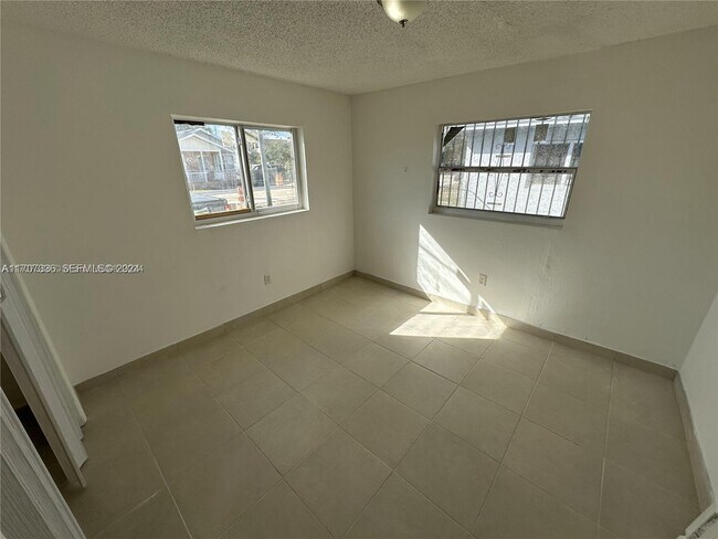 Foto del edificio - 424 NW 13th St