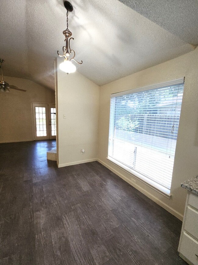 Building Photo - 3835 Brookwind Dr