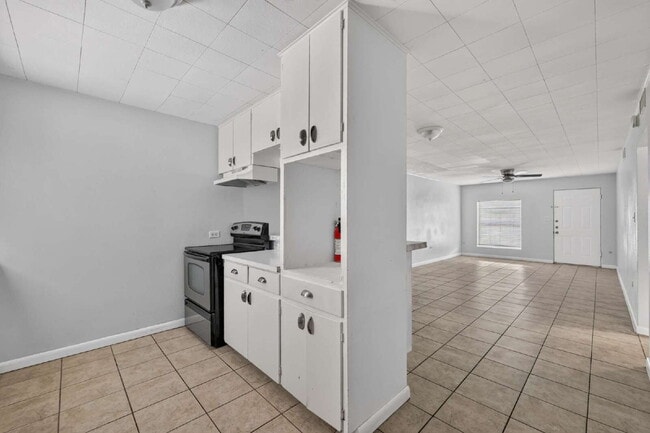 Building Photo - 1120 Valley View Dr
