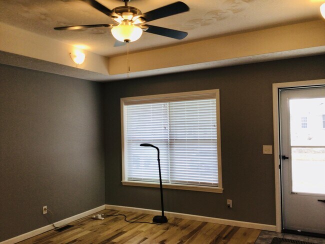 Foto del edificio - 719 S Main St