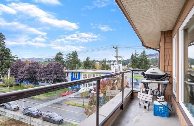 Building Photo - 2747 Jacklin Rd