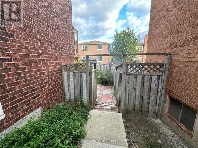 Building Photo - 6037 Dunford Dr