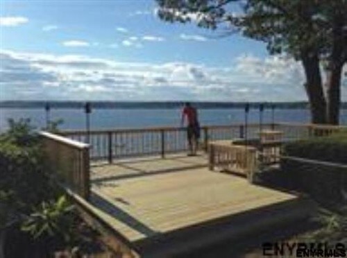 Building Photo - Lovely Lake Rental